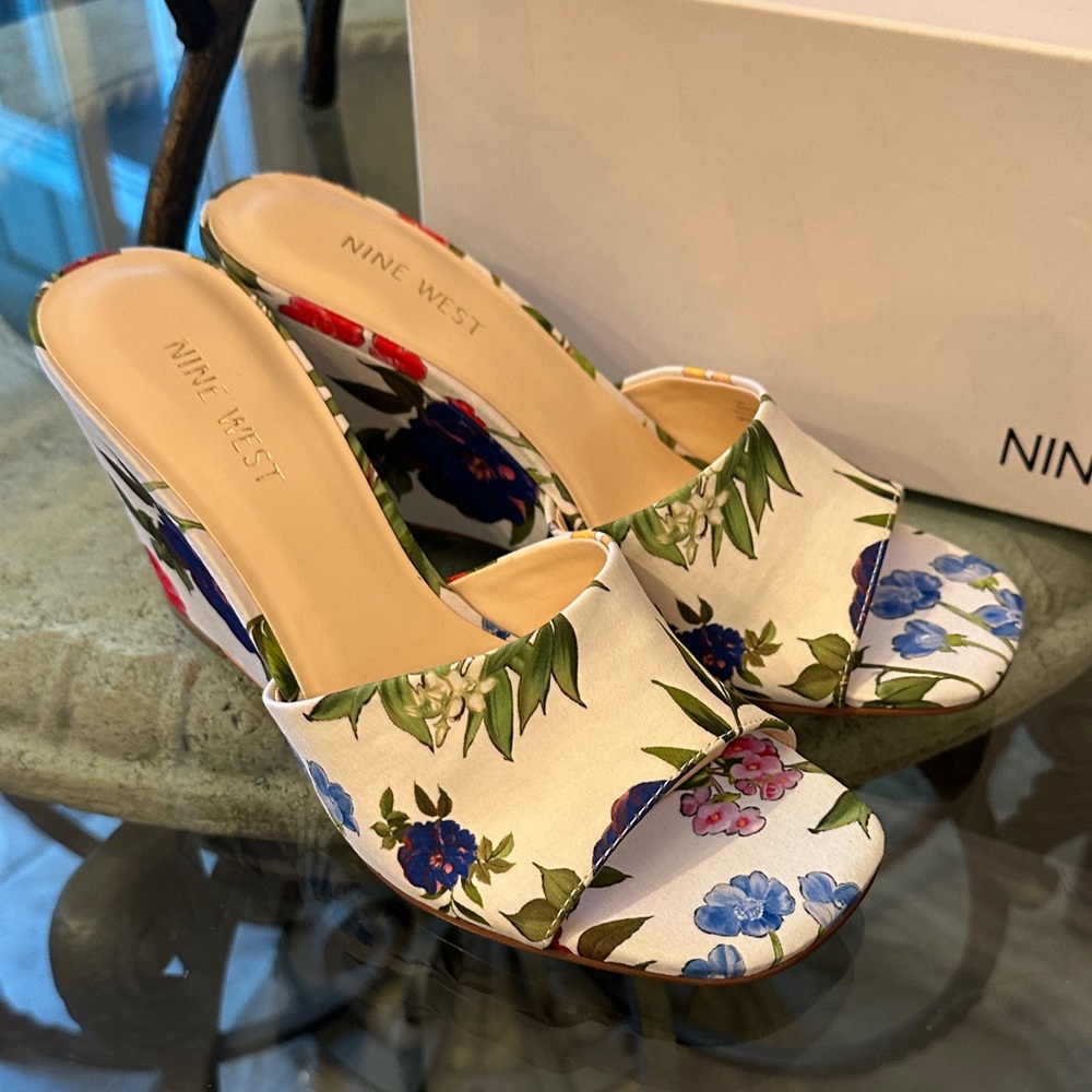 $95 Nine West Floral Wedge Sandals - Red and Green Sz 8 New In Box - Picture 14 of 16
